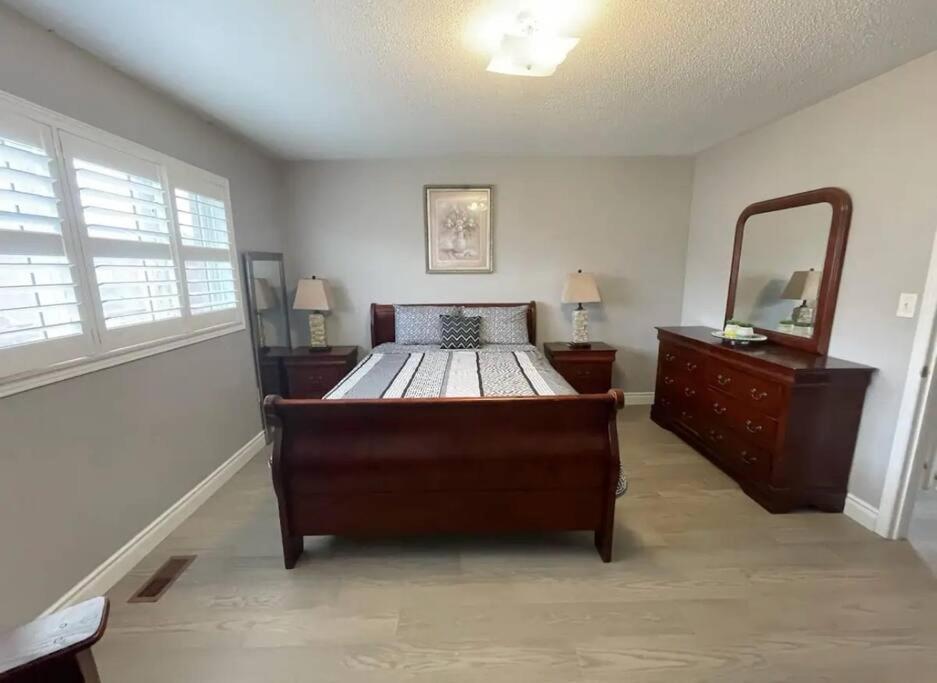 Elegant & Luxurious 3 Bedroom Home Mississauga Eksteriør bilde