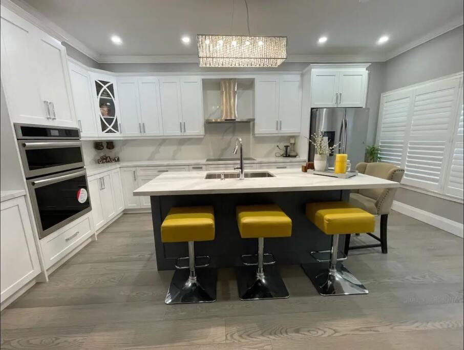 Elegant & Luxurious 3 Bedroom Home Mississauga Eksteriør bilde